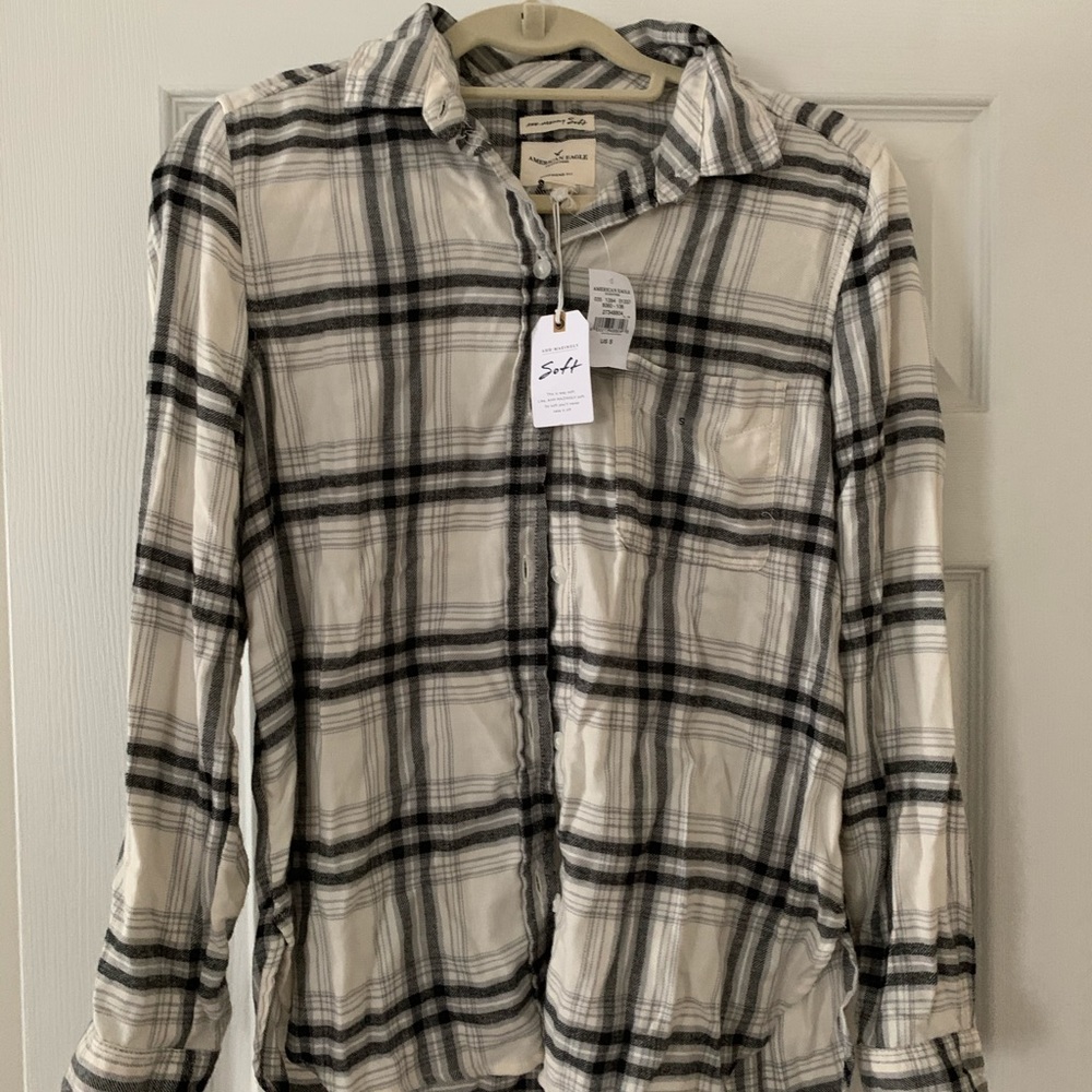 NWT Women’s American Eagle soft button down top